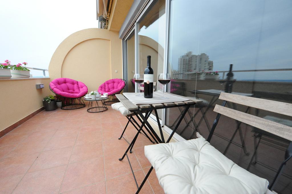 Gold Apartment